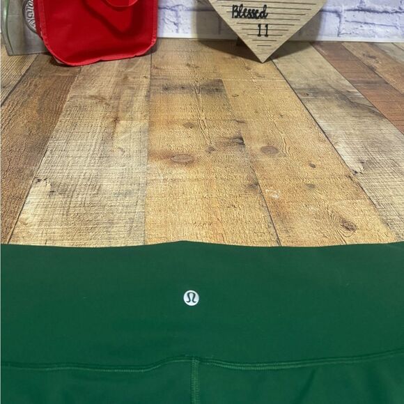 Lululemon Wunder Train High-Rise Tight 25"
Everglade Green size 20 - Picture 6 of 14